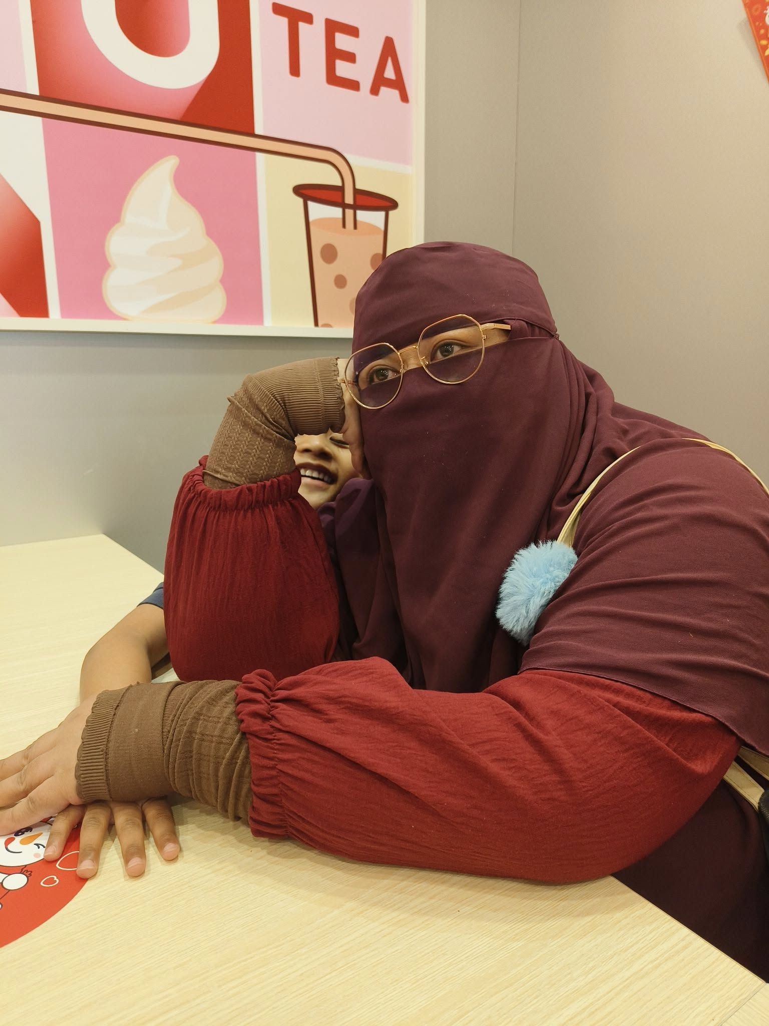 2 Noor Azlin Renungan dalam Senyuman