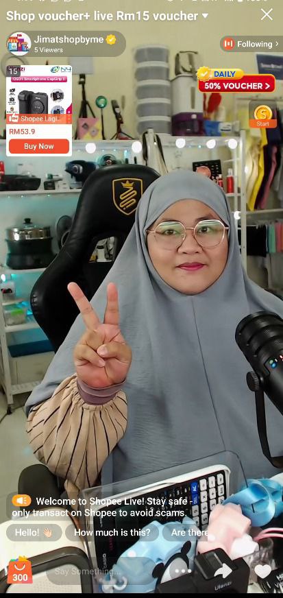 Perjuangan hidup pesakit mental | Ilustrasi wanita berhijab warna pastel melambangkan ketabahan Elin menghadapi cabaran kesihatan mental.