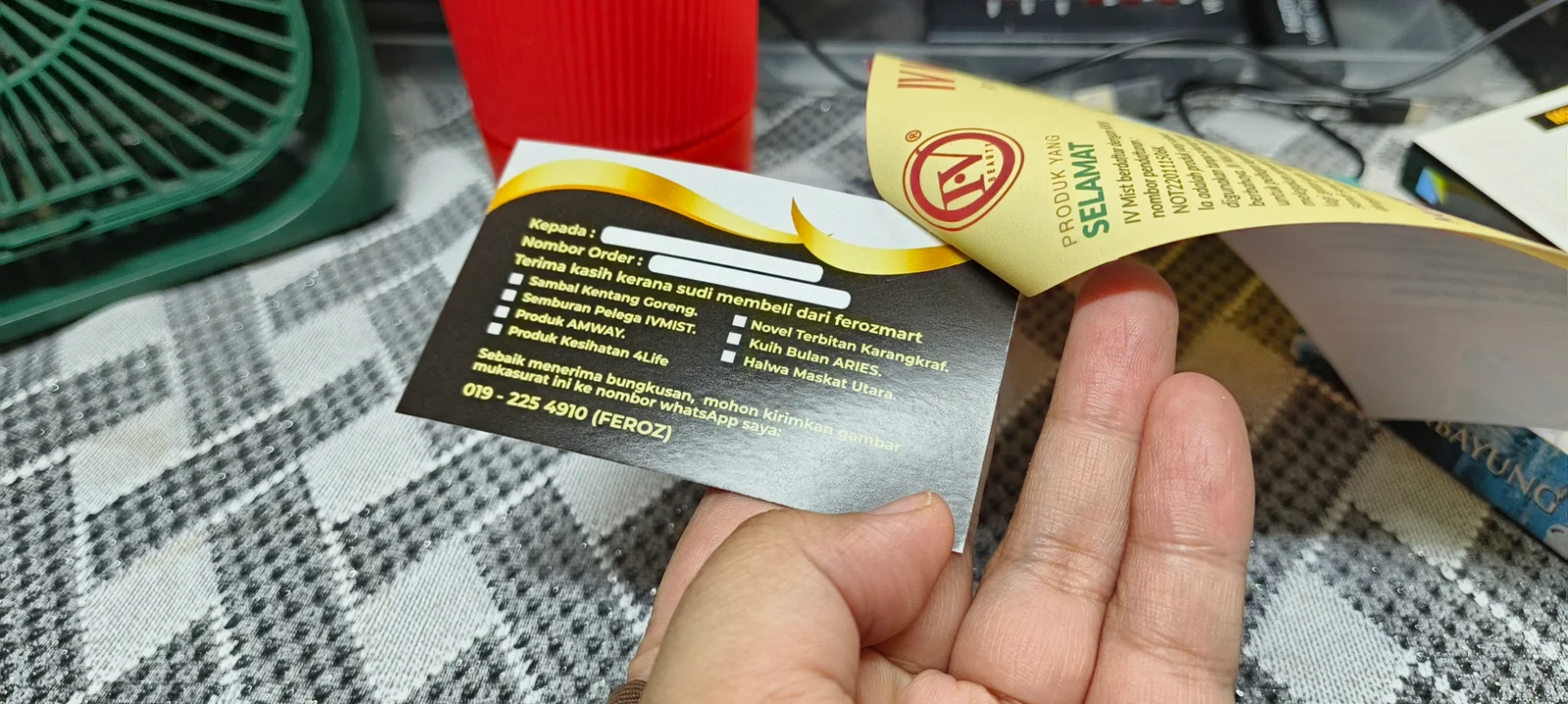 Kad perniagaan sambal kentang goreng dengan maklumat pesanan dan WhatsApp